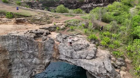 Aerial view of couple on Broken Beach on sunny day. Nusa Penida, Indonesia. Stock Footage 320105710