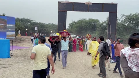 Aerial View of Crowd Leaving After Chhath Puja Festival at Yamuna River Stock-Footage 332099397