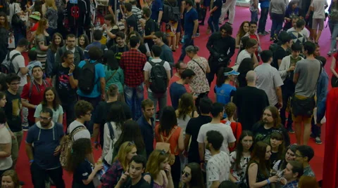 Aerial View Of The Crowded Main Hall Of A Big Convention Vídeos de archivo 64334238