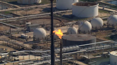 Aerial view of crude oil refinery Video stock 59472303