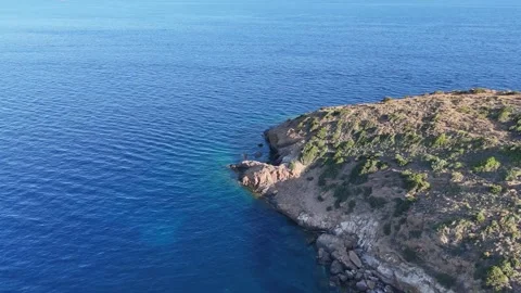 Aerial View of Crystal Clear Turquoise Waters in Greece Vídeos de archivo 338239257