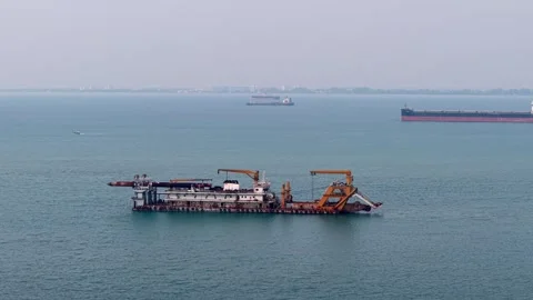 Aerial View of Cutter Suction Dredger and Cargo Ships Vidéo 345835302