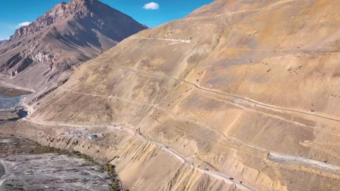 Aerial View of Dangerous Zig-Zag Mountain Road Carved into Spiti Valley Cliffs Stockbeeldmateriaal 333060342
