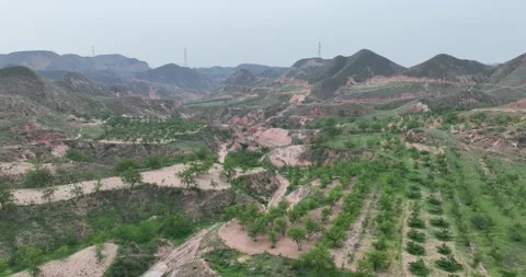 Aerial View Of Danxia Valley And Distant Mountain Range Vídeos de archivo 312930390