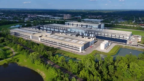 Aerial view of data center campus for cloud computing services in Hilliard, Ohio 動画素材 346654699