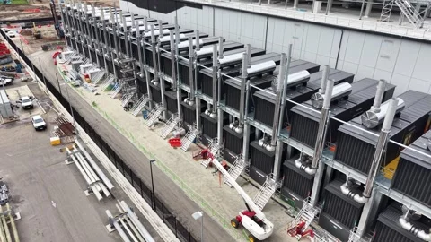 Aerial view of data center cooling units and generators under construction 스톡 동영상 342328144