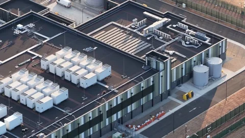 Aerial view of data center with rooftop cooling systems Stockbeeldmateriaal 346532205