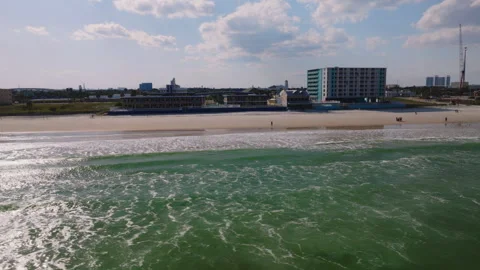 Aerial view of Daytona Beach waves and coastline, ProRes 422HQ footage Stockbeeldmateriaal 344089043