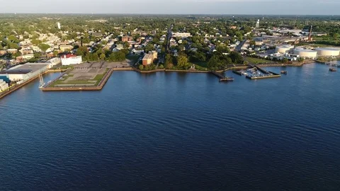 Aerial View of Delaware Riverfront Community and Port City Gloucester New Jersey Vídeos de archivo 79379756