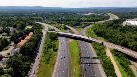Aerial view of dense highway traffic with vehicles traveling during peak... Stockbeeldmateriaal 340657912