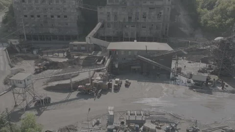 Aerial View of Derelict Ore Mining facility in Chiatura Vidéo 252613141