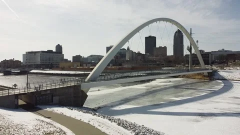 Aerial View of Des Moines River and Iowa Women of Achievement Bridge 動画素材 232554028