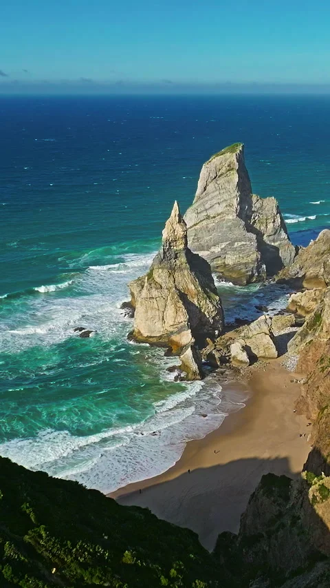 Aerial view of deserted wild beach Ursa. Rocky beach in Atlantic ocean Vídeos de archivo 318957623