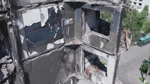 Aerial view of a destroyed building during the war in Ukraine Vídeos de archivo 202961354