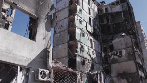 Aerial view of a destroyed building during the war in Ukraine Vídeos de archivo 202984652