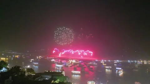 Aerial View of Dev Deepawali Festival Lights Fireworks on the Ghats of Varanasi, 库存影片 340594822