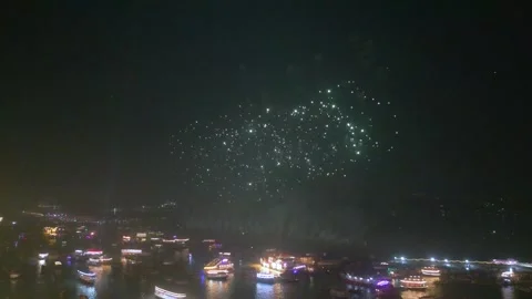 Aerial View of Dev Deepawali Festival Lights Fireworks on the Ghats of Varanasi, 库存影片 340594844