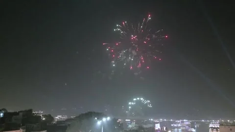 Aerial View of Dev Deepawali Festival Lights Fireworks on the Ghats of Varanasi, 库存影片 340595046
