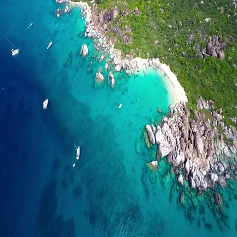 Aerial view of devil's bay, Virgin Gorda, British Virgin Islands 스톡 동영상 69413354