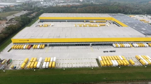 Aerial view of DHL/Deutsche Post distribution hub Obertshausen Видео 68802625