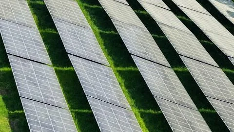 Aerial View of Diagonal Solar Panel Rows in Green Meadow Germany Fotos Stock
