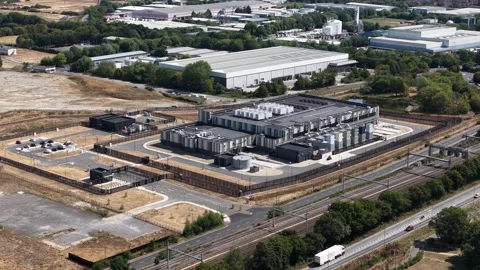 Aerial View of Didcot Hyperscale Data Center Campus for AI and Cloud Computing 動画素材 346532289