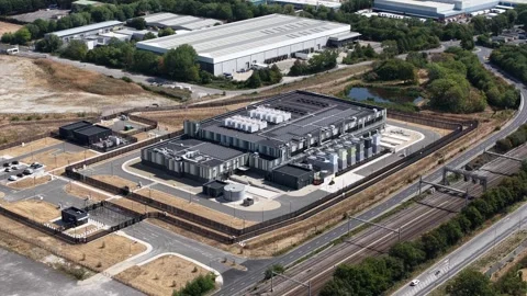 Aerial View of Didcot Hyperscale Data Center Campus for AI and Cloud Computing Vidéo 346532381