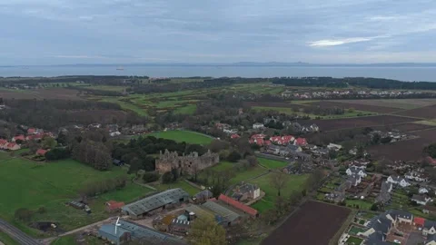 Aerial view of dirleton castle and gardens in scotland 스톡 동영상 334061348