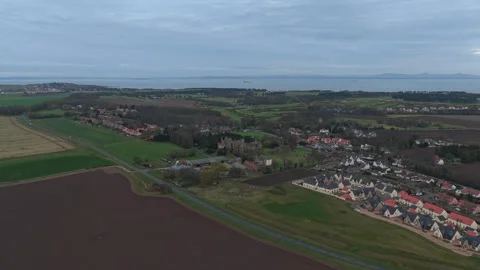 Aerial view of dirleton castle and village in scotland 库存影片 334061402