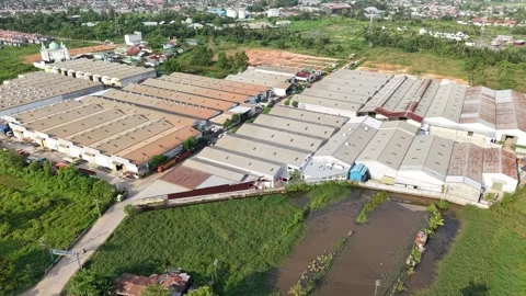Aerial view of distribution warehouses of several companies lined up neatly.. 스톡 동영상 337014382