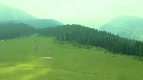Aerial view of Doodhpathri, Budgam District, Kashmir Valley, Jammu and Kashmir Vidéo 336744993