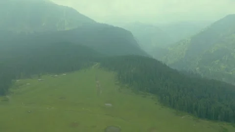 Aerial view of Doodhpathri, Budgam District, Kashmir Valley, Jammu and Kashmir Stockbeeldmateriaal 336745070