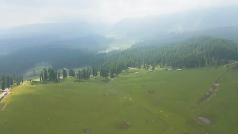 Aerial view of Doodhpathri, Budgam District, Kashmir Valley, Jammu and Kashmir Stockbeeldmateriaal 336745148