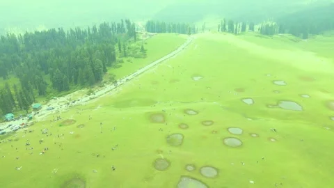 Aerial view of Doodhpathri, Budgam District, Kashmir Valley, Jammu and Kashmir Vidéo 336745494