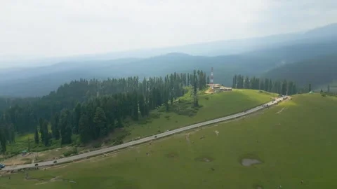 Aerial view of Doodhpathri, Budgam District, Kashmir Valley, Jammu and Kashmir Vidéo 336745535