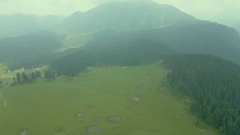 Aerial view of Doodhpathri, Budgam District, Kashmir Valley, Jammu and Kashmir Vidéo 336806982