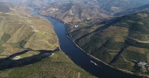 Aerial view of the Douro River. Viewpoint of Galafura, Peso da Regua. Portugal. 스톡 동영상 123711114