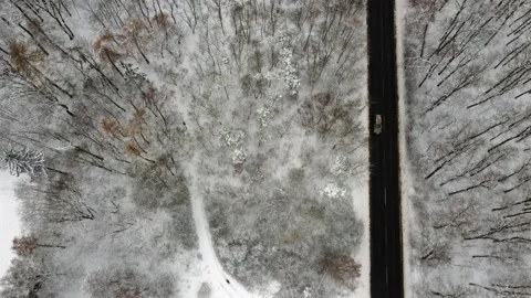Aerial view down to snowy ground on road with cars, camera flies parallel t.. Stock-Footage 228823558