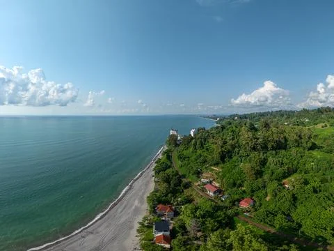 Aerial view of the dramatic cliffs, lush green hills, and Black Sea coast Fotos de archivo