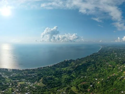 Aerial view of the dramatic cliffs, lush green hills, and Black Sea coast Fotos de archivo