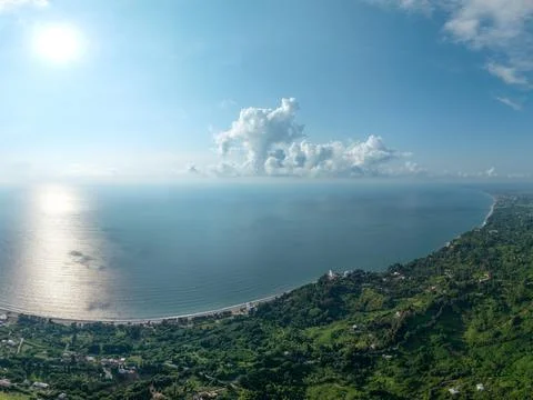 Aerial view of the dramatic cliffs, lush green hills, and Black Sea coast Fotos de archivo