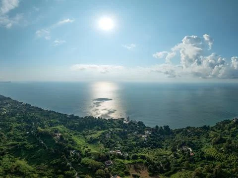 Aerial view of the dramatic cliffs, lush green hills, and Black Sea coast Fotos de archivo