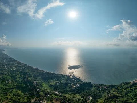 Aerial view of the dramatic cliffs, lush green hills, and Black Sea coast Fotos de archivo
