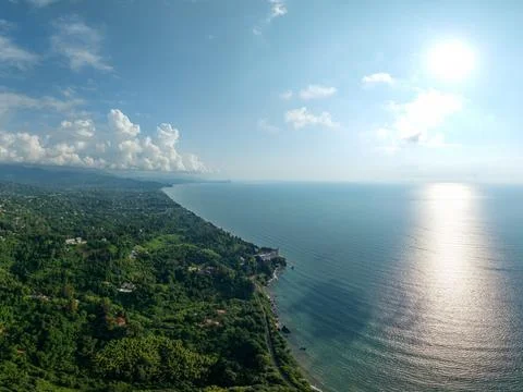 Aerial view of the dramatic cliffs, lush green hills, and Black Sea coast Fotos de archivo