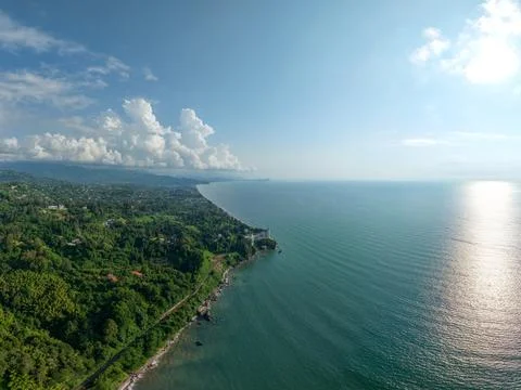 Aerial view of the dramatic cliffs, lush green hills, and Black Sea coast Fotos de archivo