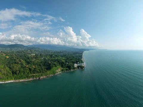 Aerial view of the dramatic cliffs, lush green hills, and Black Sea coast Fotos de archivo