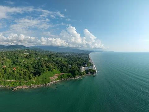 Aerial view of the dramatic cliffs, lush green hills, and Black Sea coast Fotos de archivo