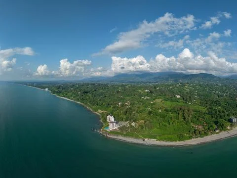 Aerial view of the dramatic cliffs, lush green hills, and Black Sea coast Fotos de archivo