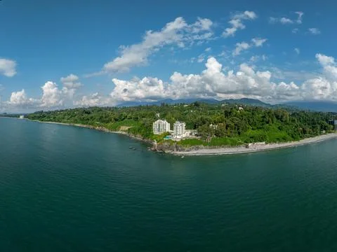 Aerial view of the dramatic cliffs, lush green hills, and Black Sea coast Fotos de archivo