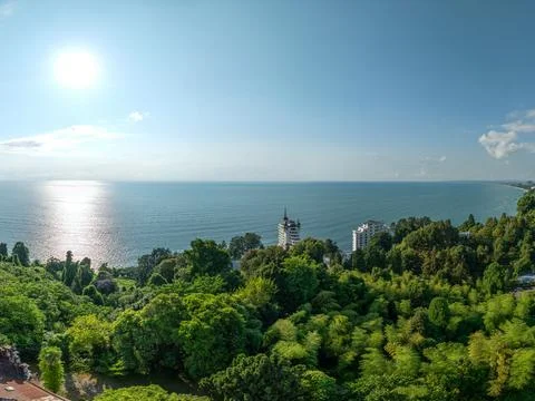 Aerial view of the dramatic cliffs, lush green hills, and Black Sea coast Fotos de archivo